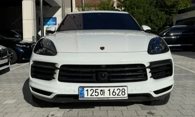 Porsche Cayenne 2023, 35000 км, за 66241.93 USD