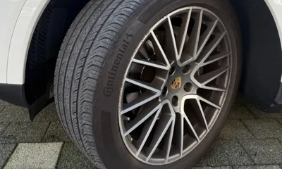 Porsche Cayenne 2023, 35000 км, за 66241.93 USD