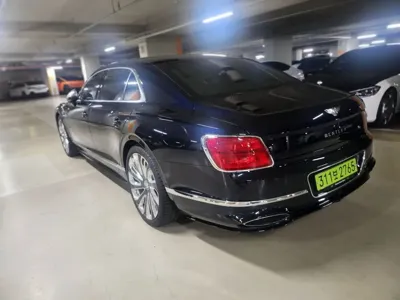Bentley Flying Spur 2025, 13000 км, за 250318.98 USD