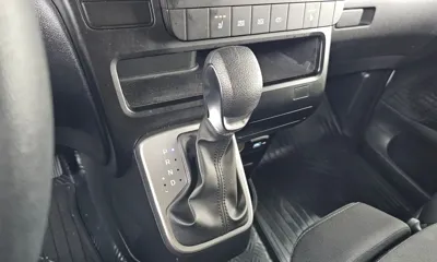 Hyundai Staria 2022, 53430 км, за 14171.48 USD - фото 9