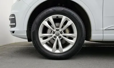 Audi Q7 2019, 104786 км, за 17406.72 USD