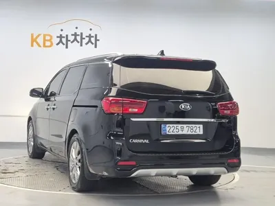 Kia Canival 2019, 209940 км, за 6557.7 USD