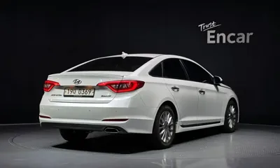 Hyundai Sonata 2016, 180102 км, за 4529.34 USD
