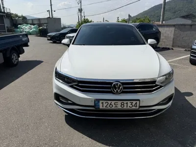 Volkswagen Passat 2022, 130000 км, за 4865.99 USD