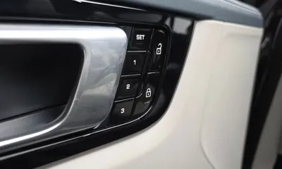 Porsche Cayenne 2021, 51136 км, за 53745.96 USD - фото 32