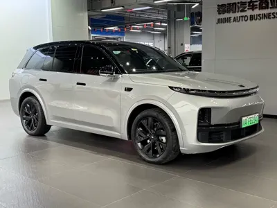 Li Auto Li L8 2023, 52000 км, за 24837.66 USD