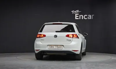 Volkswagen Golf 2015, 90319 км, за 7220.69 USD