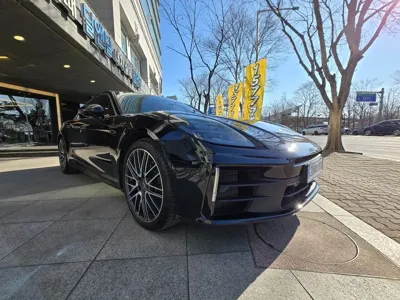 Porsche Panamera · 2025 год