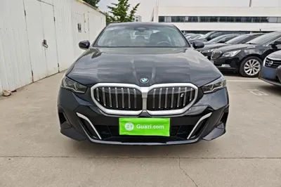 BMW i5 2025, 11200 км, за 38417 USD