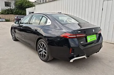 BMW i5 2025, 11200 км, за 38417 USD