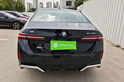 BMW i5 2025, 11200 км, за 38417 USD