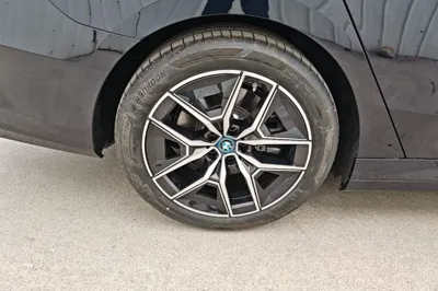 BMW i5 2025, 11200 км, за 38417 USD - фото 11