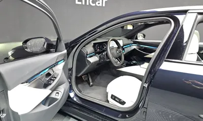 BMW 5-Series 2025, 9023 км, за 44177.5 USD - фото 10