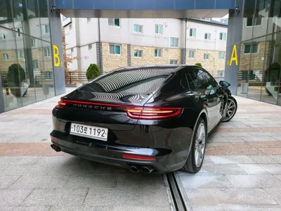Porsche Panamera 2018, 91382 км, за 39577.13 USD