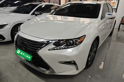 Lexus ES · 2017 год