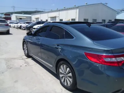 Hyundai Grandeur 2015, 202535 км, за 3872.92 USD