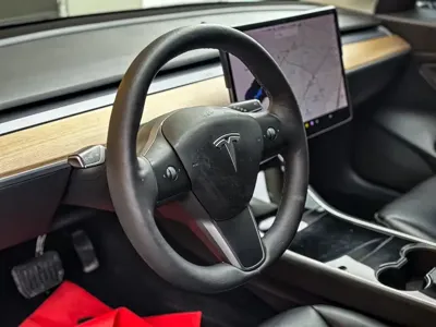 Tesla Model 3 2020, 107000 км, за 14390.54 USD