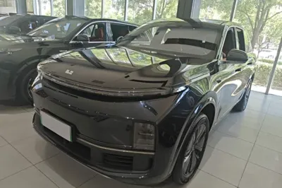 Li Auto L8 · 2024 год