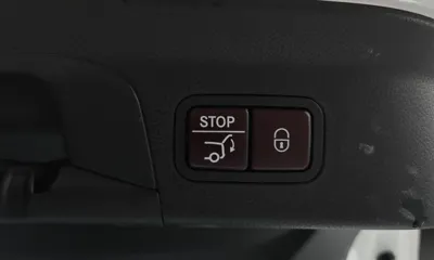 Mercedes-Benz GLC-Class 2019, 81982 км, за 19755.53 USD - фото 19