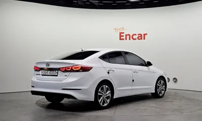 Hyundai Avante 2018, 104414 км, за 7063.1 USD