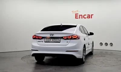 Hyundai Avante 2018, 104414 км, за 7063.1 USD