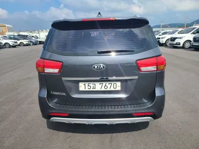 Kia Canival 2016, 186400 км, за 5732.9 USD