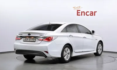 Hyundai Sonata 2014, 127985 км, за 3216.49 USD