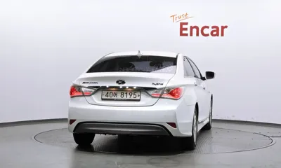 Hyundai Sonata 2014, 127985 км, за 3216.49 USD