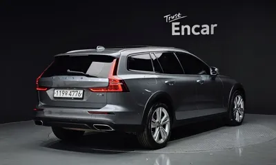 Volvo V60 2020, 163274 км, за 12490.14 USD