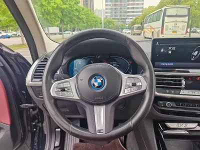 BMW iX3 2024, 26000 км, за 20661.5 USD - фото 6