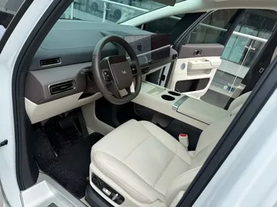 Li Auto Li MEGA 2025, 28000 км, за 60276.08 USD