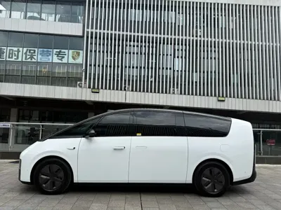 Li Auto Li MEGA 2025, 28000 км, за 60276.08 USD