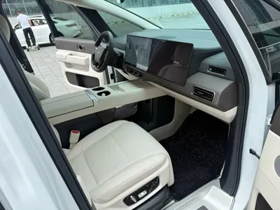 Li Auto Li MEGA 2025, 28000 км, за 60276.08 USD - фото 6