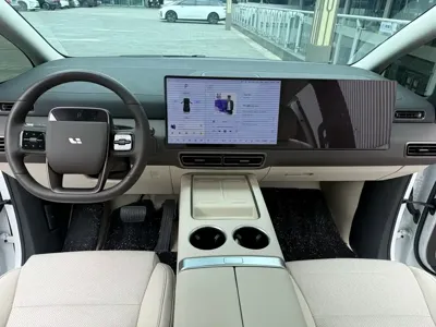 Li Auto Li MEGA 2025, 28000 км, за 60276.08 USD - фото 8