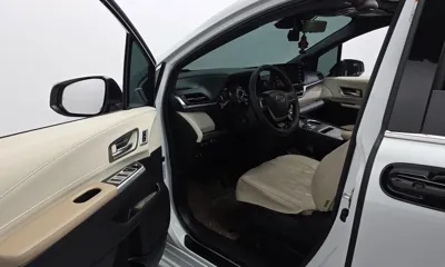 Toyota Sienna 2022, 65009 км, за 26997.16 USD - фото 10