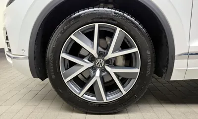 Volkswagen Touareg 2022, 76080 км, за 34090.9 USD