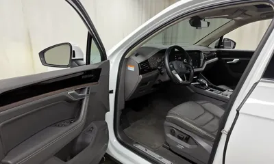 Volkswagen Touareg 2022, 76080 км, за 34090.9 USD - фото 11