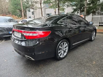 Hyundai Grandeur 2015, 138189 км, за 3633.96 USD