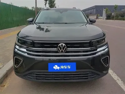 Volkswagen Tavendor 2023, 23600 км, за 22659.95 USD