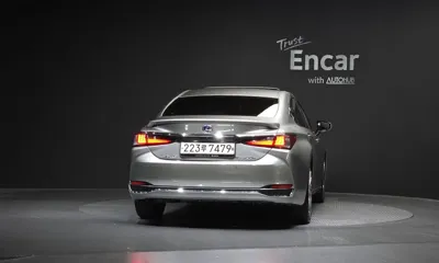 Lexus ES 2021, 75974 км, за 22646.71 USD
