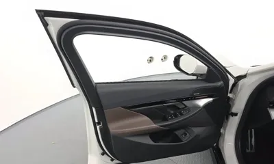 BMW 5-Series 2024, 26246 км, за 38670.04 USD - фото 24