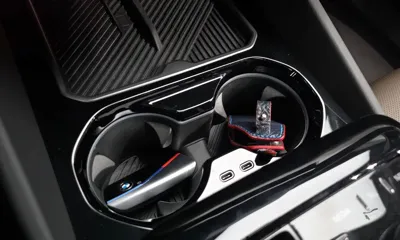 BMW 5-Series 2024, 26246 км, за 38670.04 USD - фото 35