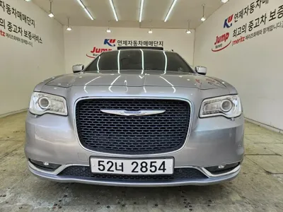 Chrysler 300C 2016, 189856 км, за 4069.84 USD