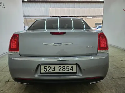 Chrysler 300C 2016, 189856 км, за 4069.84 USD