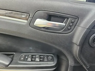 Chrysler 300C 2016, 189856 км, за 4069.84 USD - фото 7