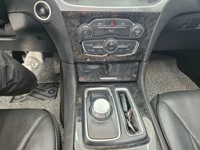 Chrysler 300C 2016, 189856 км, за 4069.84 USD - фото 10