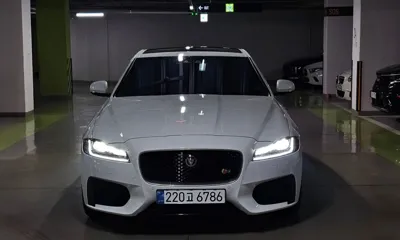 Jaguar XF 2018, 67000 км, за 14535.84 USD