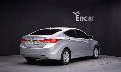 Hyundai Avante 2014, 152689 км, за 2642.88 USD