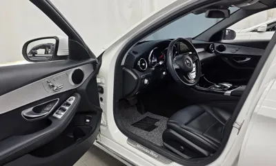 Mercedes-Benz C-Class 2018, 111765 км, за 9897.76 USD - фото 10