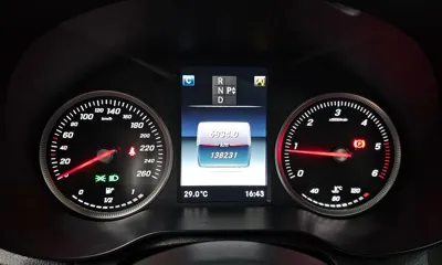 Mercedes-Benz C-Class 2018, 138231 км, за 9846.4 USD - фото 8